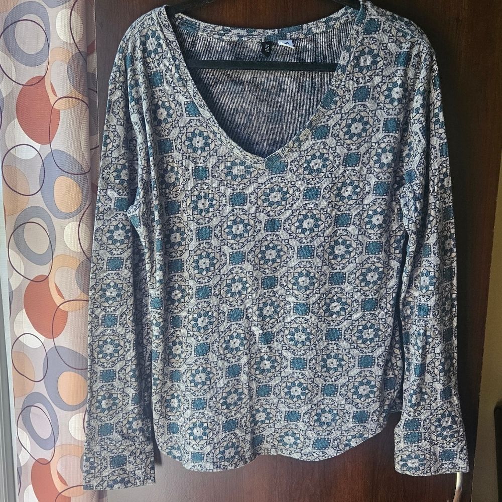 BDG Teal and White Geometric Long Sleeve Top